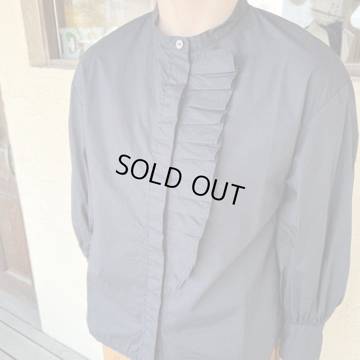 画像2: ROBE de PEAU／ローブデポー　 フロントフリルシャツ　 ブラック (2)