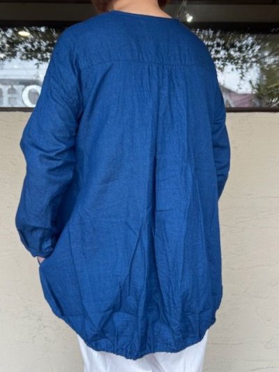 画像1: ina/イナ　 インディゴ染め　後ろ裾ゴムギャザー　シャツチュニック　 ブルー・ネイビー