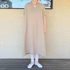 画像1: NO CONTROL AIR/ノーコントロールエアー　 追撚ポリエステルツイル　フレンチスリーブワンピース　 サンドベージュ (1)
