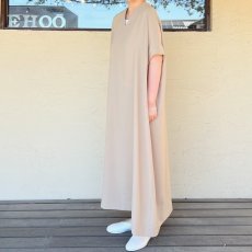 画像5: NO CONTROL AIR/ノーコントロールエアー　 追撚ポリエステルツイル　フレンチスリーブワンピース　 サンドベージュ (5)