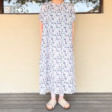画像2: utilite/ユティリテ　 タックフレアワンピース (2)