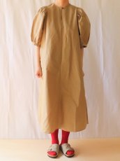 画像2: R&D.M.Co-/オールドマンズテーラー　 コットンポリエステルタフタ　ビッグバルーンスリーブドレス　 ベージュ (2)