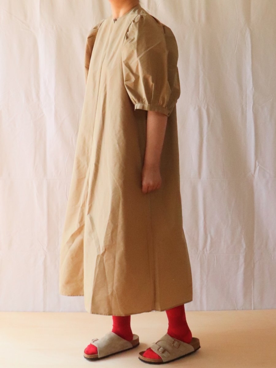 画像1: R&D.M.Co-/オールドマンズテーラー　 コットンポリエステルタフタ　ビッグバルーンスリーブドレス　 ベージュ (1)