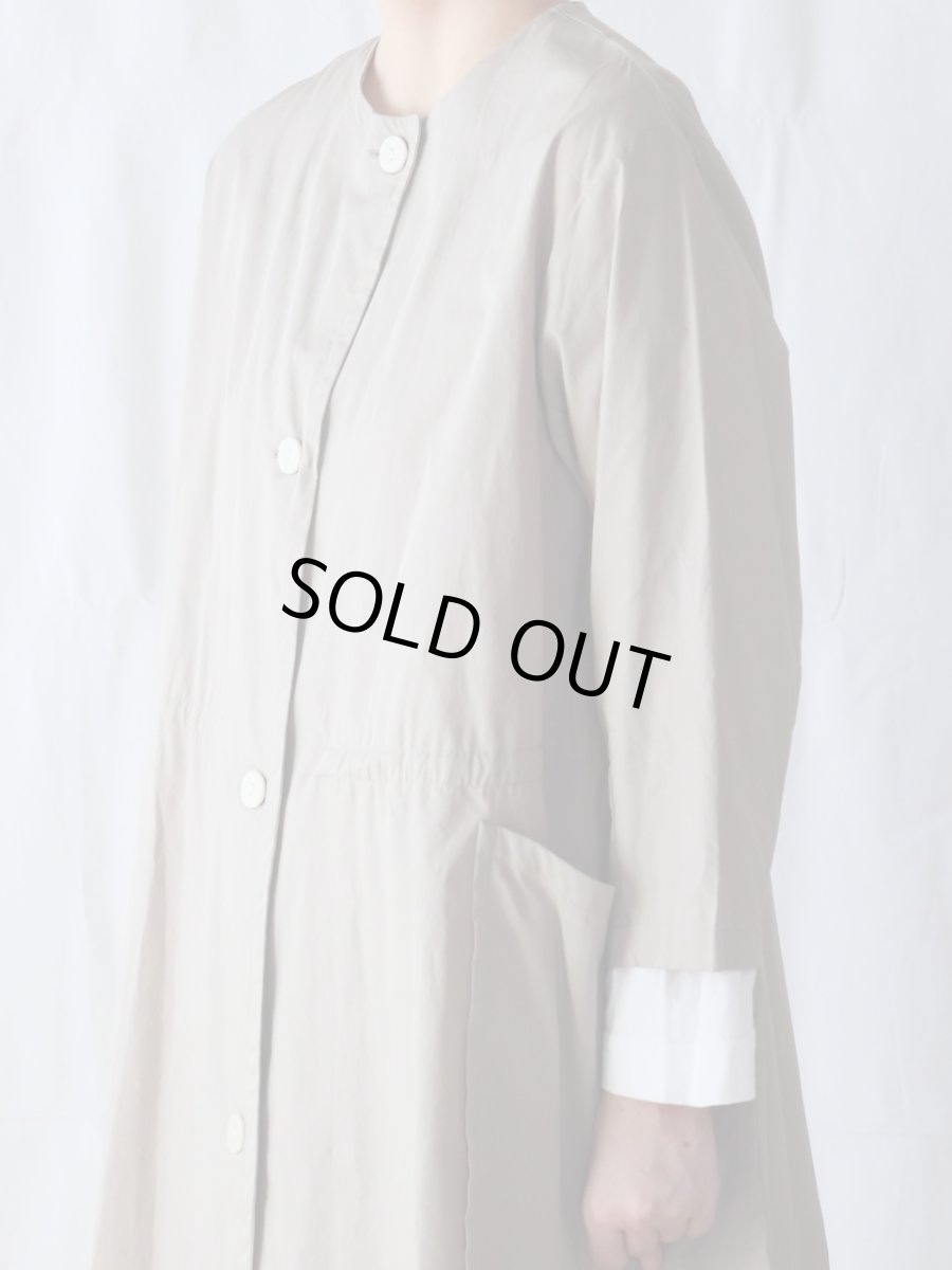 画像2: utilite/ユティリテ　 コットンポプリン コートワンピース　 グレージュ (2)