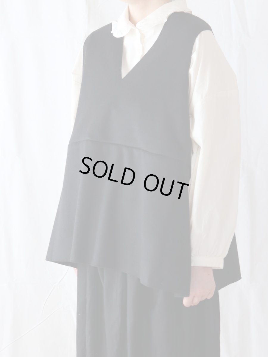 画像1: utilite/ユティリテ　 ウールレットシャギー Vネックサイドタックベスト　 ブラック・アイボリー (1)