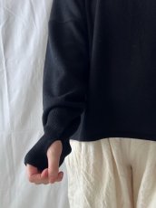 画像4: STAMP AND DIARY/スタンプアンドダイアリー　 ウールカシミヤ フィンガーホール付ワイドタートルプルオーバー　 ブルー・濃紺・ブラック (4)