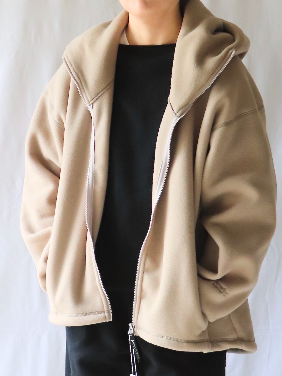 Americana/アメリカーナ　ワンポイント刺繍ロゴ　フリースフルジップフーディ　グレージュ・ブラウン・ネイビー